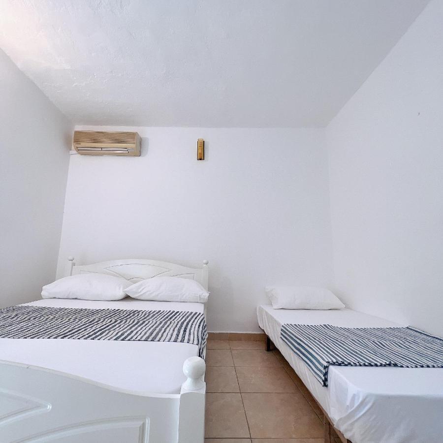 Garden Villa Naza Piqeras ภายนอก รูปภาพ