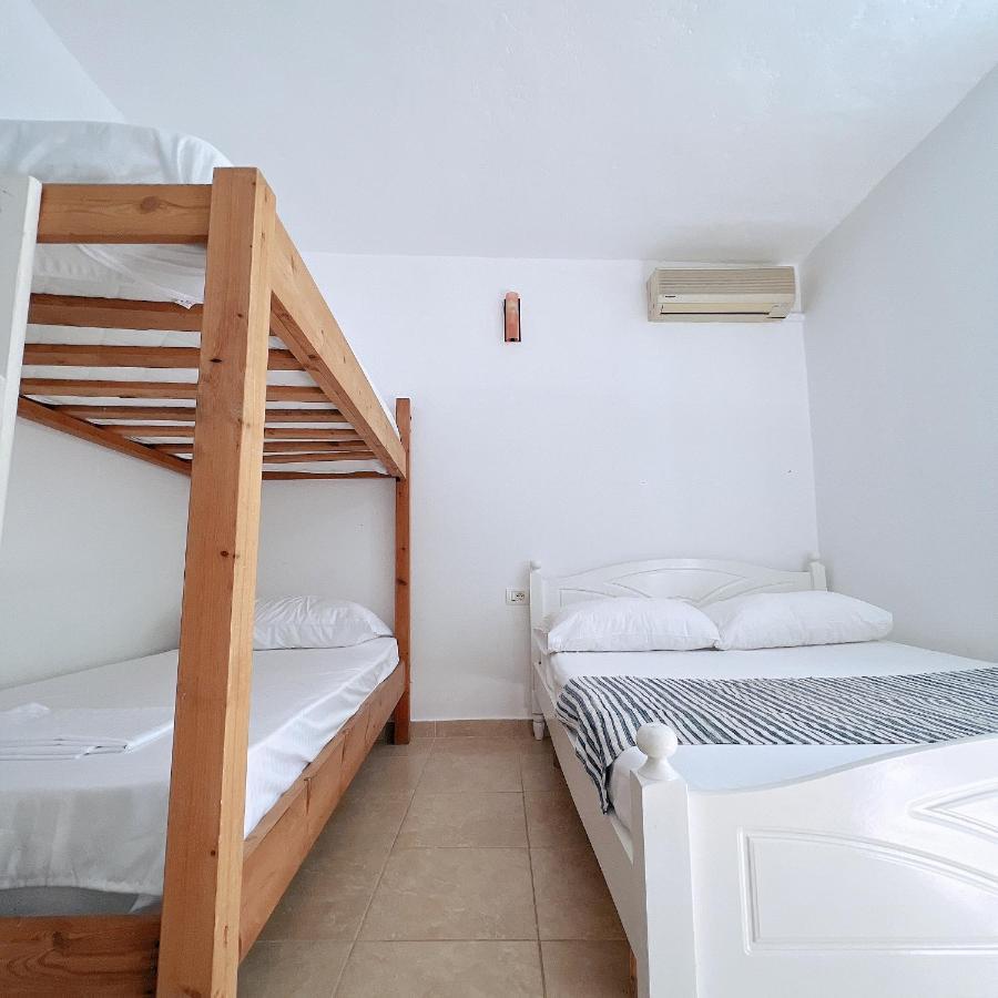 Garden Villa Naza Piqeras ภายนอก รูปภาพ