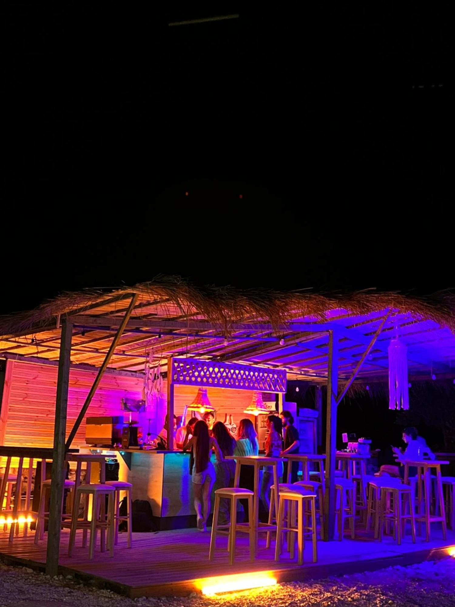 Garden Villa Naza Piqeras ภายนอก รูปภาพ