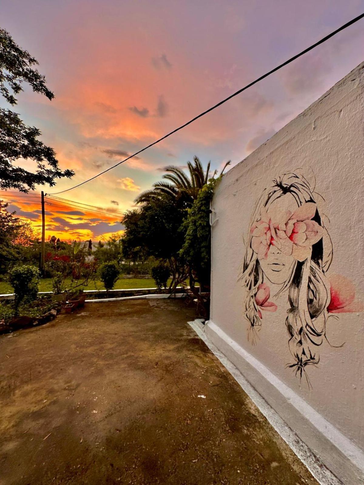 Garden Villa Naza Piqeras ภายนอก รูปภาพ