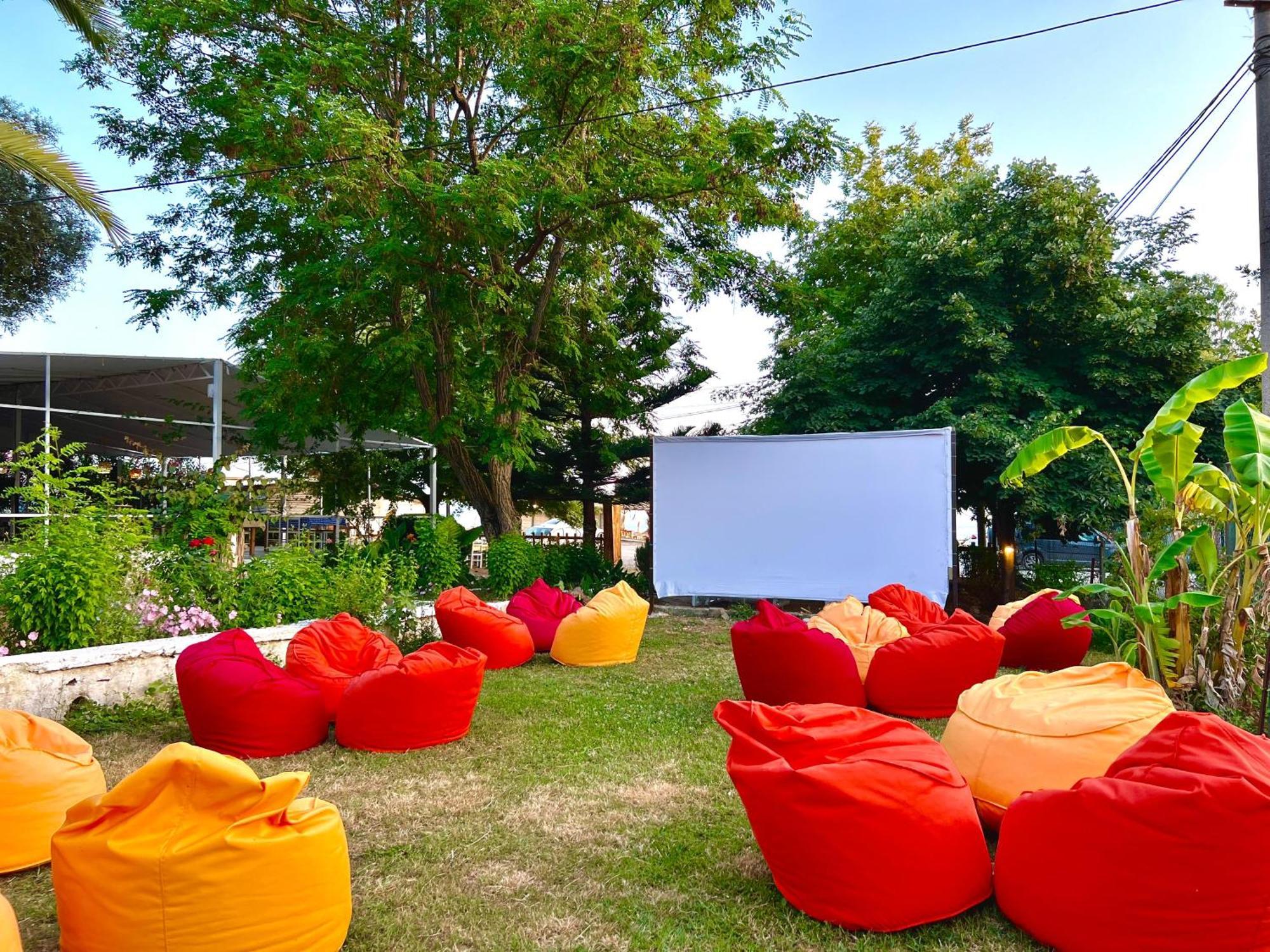Garden Villa Naza Piqeras ภายนอก รูปภาพ