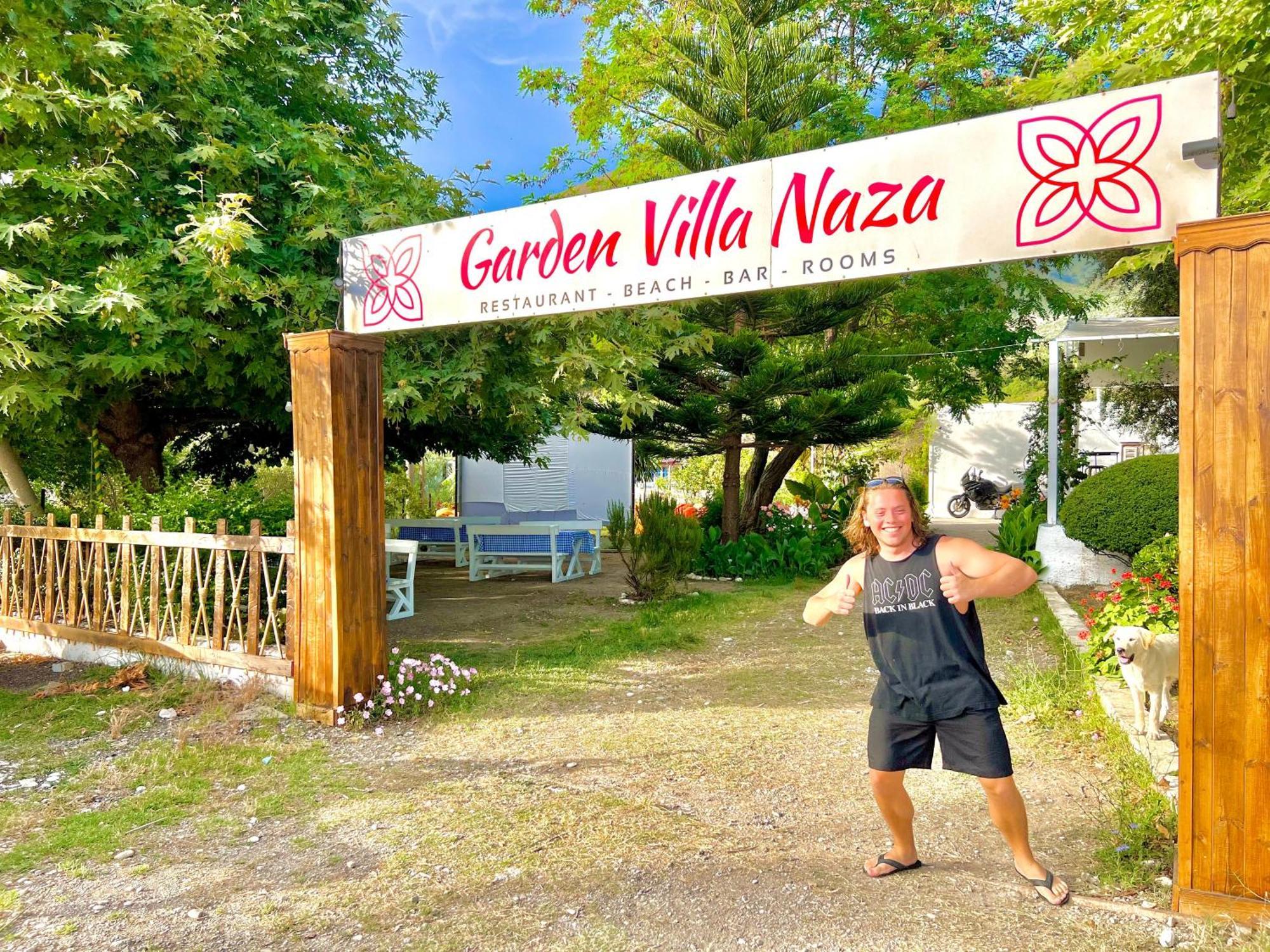 Garden Villa Naza Piqeras ภายนอก รูปภาพ
